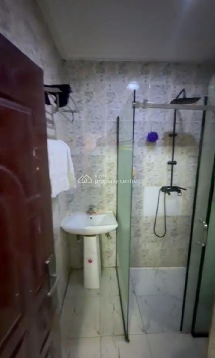 Luxury Spacious Standard 3 Bedroom Apartment  with Bq, Utako, Abuja, Flat / Apartment for Rent