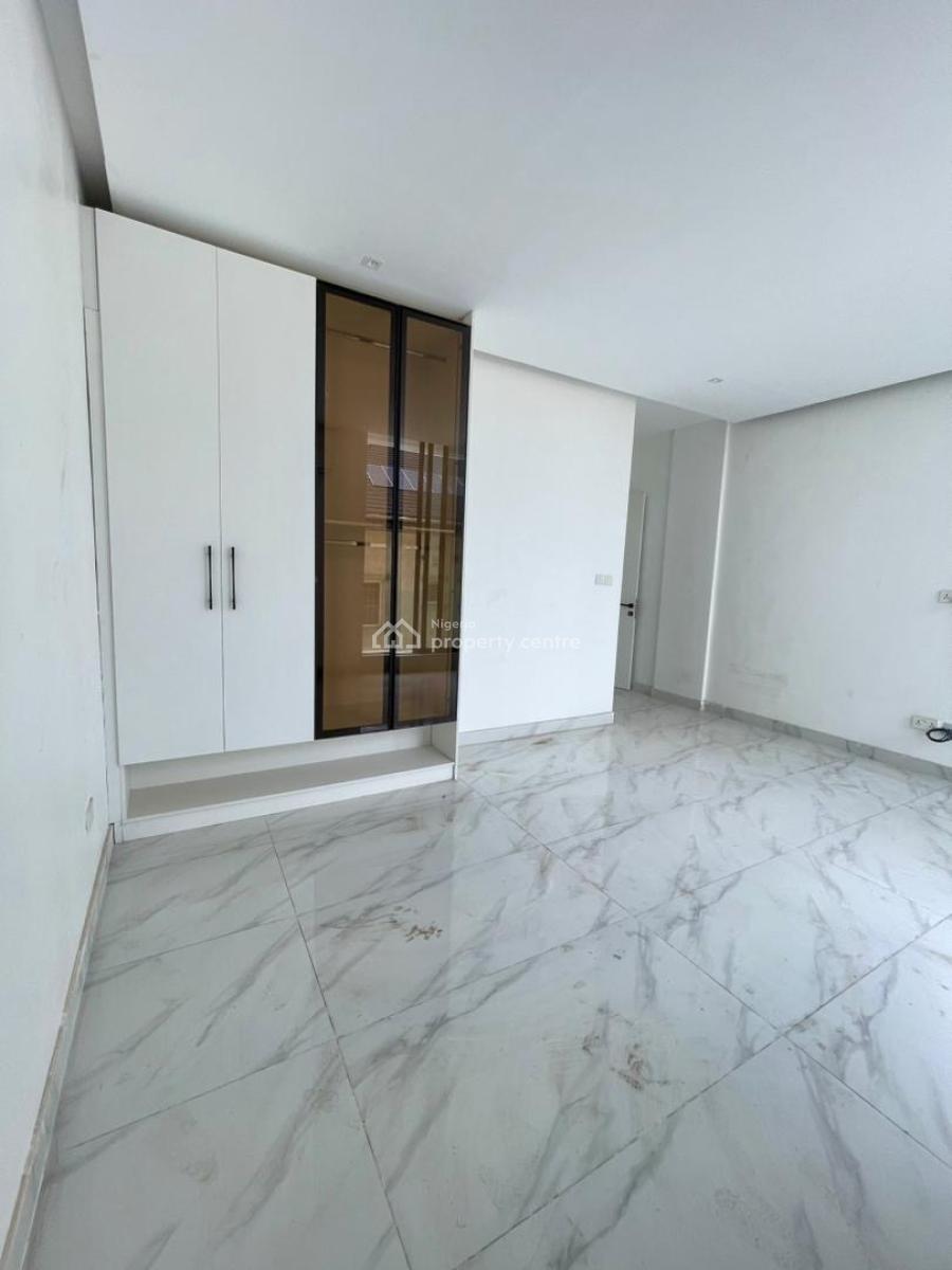 Exquisitely Built 3 Bedroom Apartment, Lekki Phase 1, Lekki, Lagos, Flat / Apartment for Sale