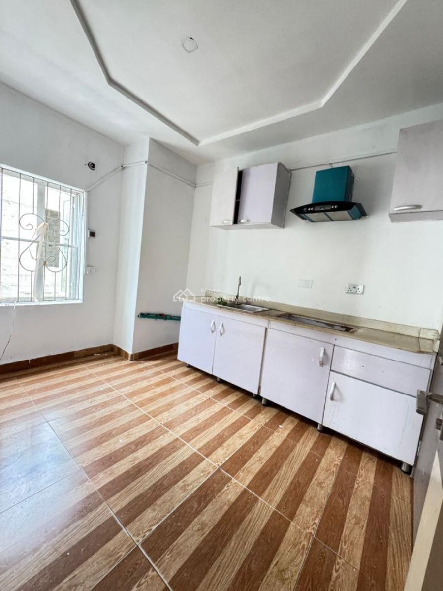 2 Bedroom Apartment Upstairs, Orchid Road, Lekki, Lagos, Flat / Apartment for Rent
