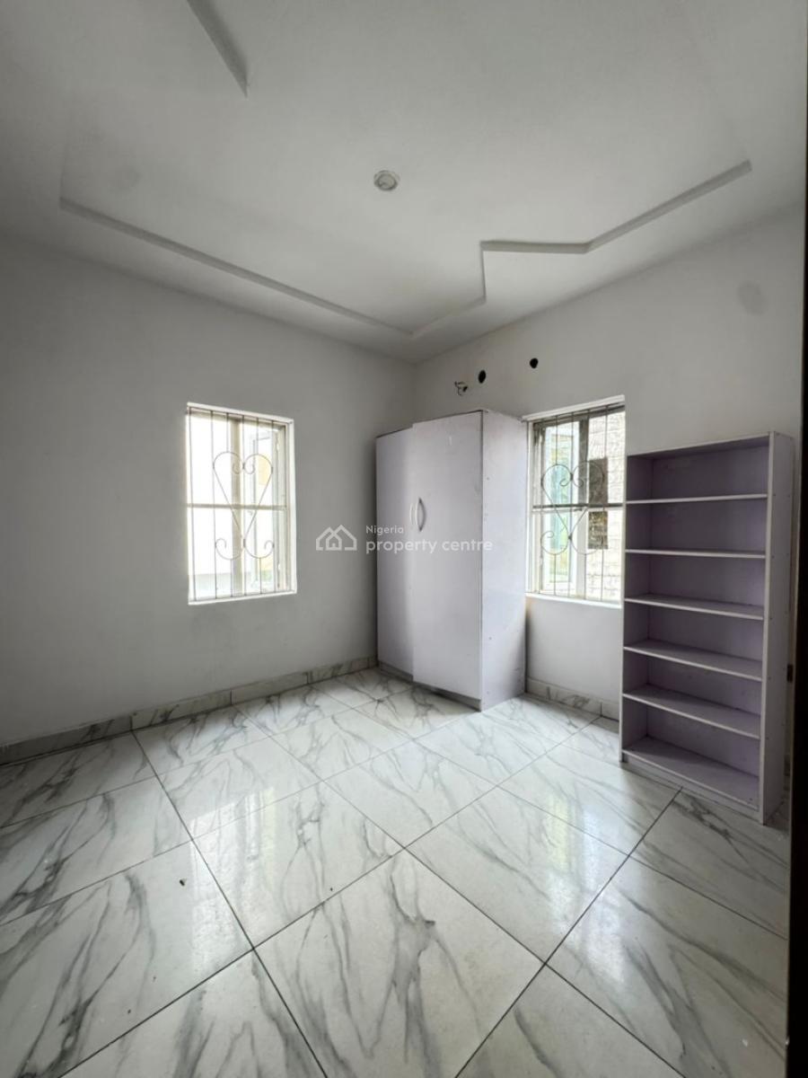 2 Bedroom Apartment Upstairs, Orchid Road, Lekki, Lagos, Flat / Apartment for Rent