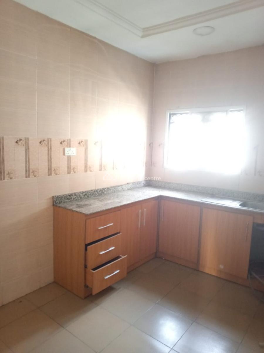 3 Bedroom Flat on Science Rd Unilag Estate Magodo Phase 1 Residential, Unilag Estate Magodo Phase 1, Gra Phase 1, Magodo, Lagos, Flat / Apartment for Rent