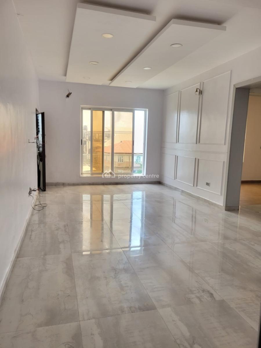 Spacious and Clean 2 Bedroom Apartment, Orchid Road, Lekki, Lagos, Flat / Apartment for Rent