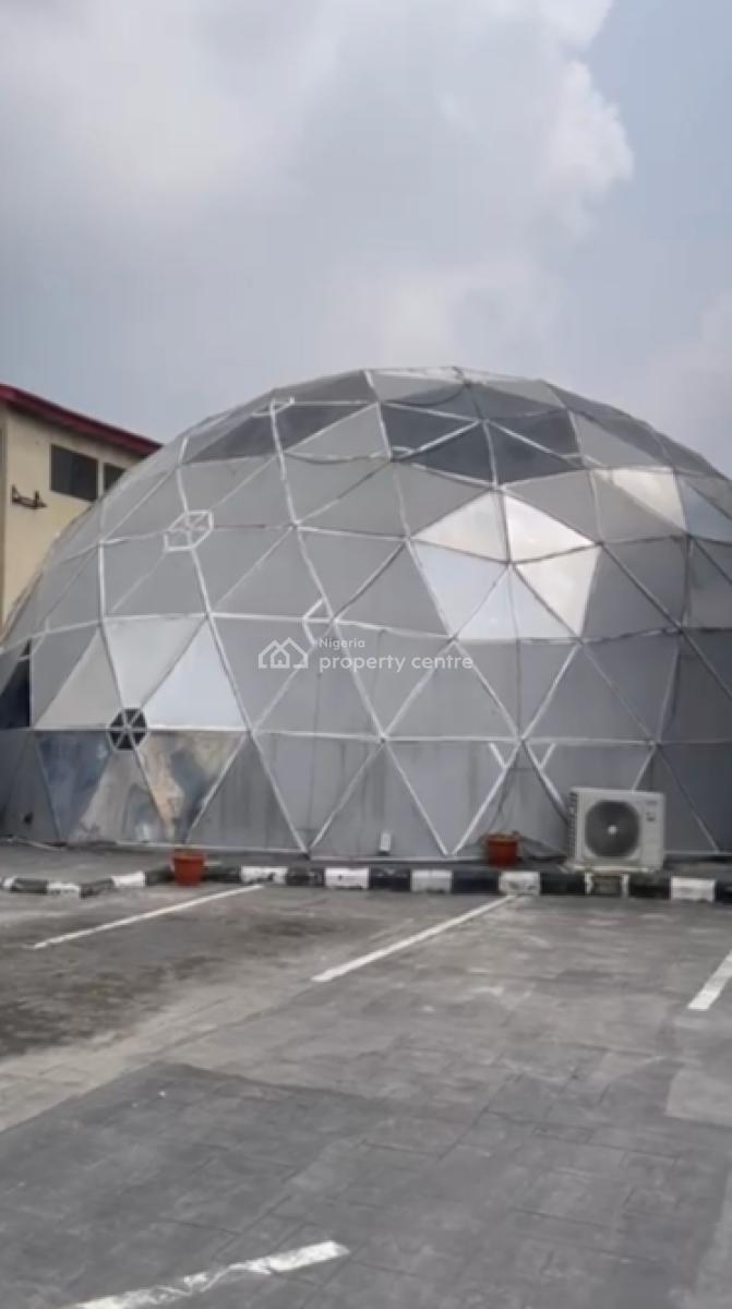 Commercial Property Doom Club House, Osolo Way, Oshodi, Lagos, Restaurant / Bar for Sale