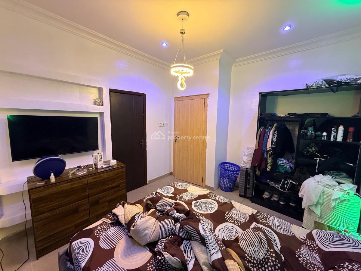 a Room in a 2 Bedroom Apartment Available, Orchid Road, Lekki, Lagos, Flat / Apartment for Rent