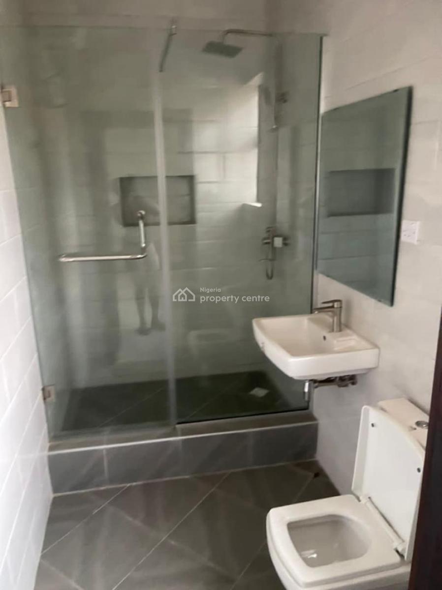 Luxurious and Smart Service 3 Bedroom Flat Upstairs with a Room Bq, Off Admiralty, Lekki Phase 1, Lekki, Lagos, Flat / Apartment for Rent