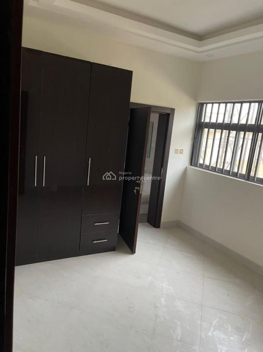 Luxurious and Smart Service 3 Bedroom Flat Upstairs with a Room Bq, Off Admiralty, Lekki Phase 1, Lekki, Lagos, Flat / Apartment for Rent