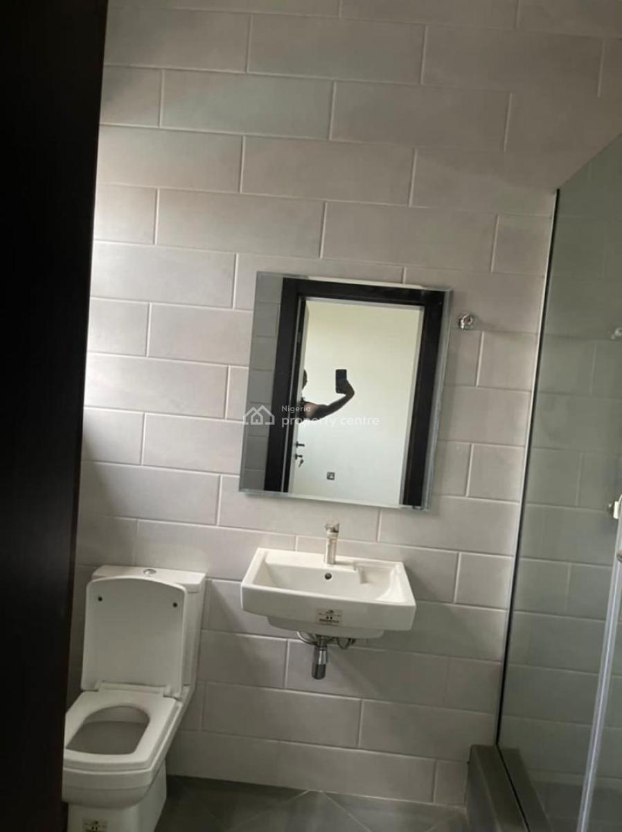 Luxurious and Smart Service 3 Bedroom Flat Upstairs with a Room Bq, Off Admiralty, Lekki Phase 1, Lekki, Lagos, Flat / Apartment for Rent