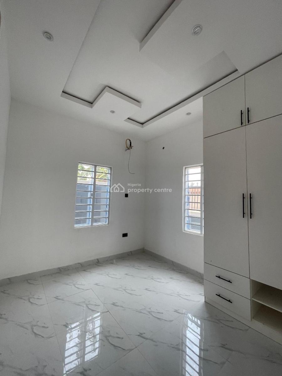 3 Bedroom Flat in Ikorodu Perfect Area, Ginti Ikorodu Lagos in a Good and Secure Location, Ikorodu, Lagos, Detached Bungalow for Sale