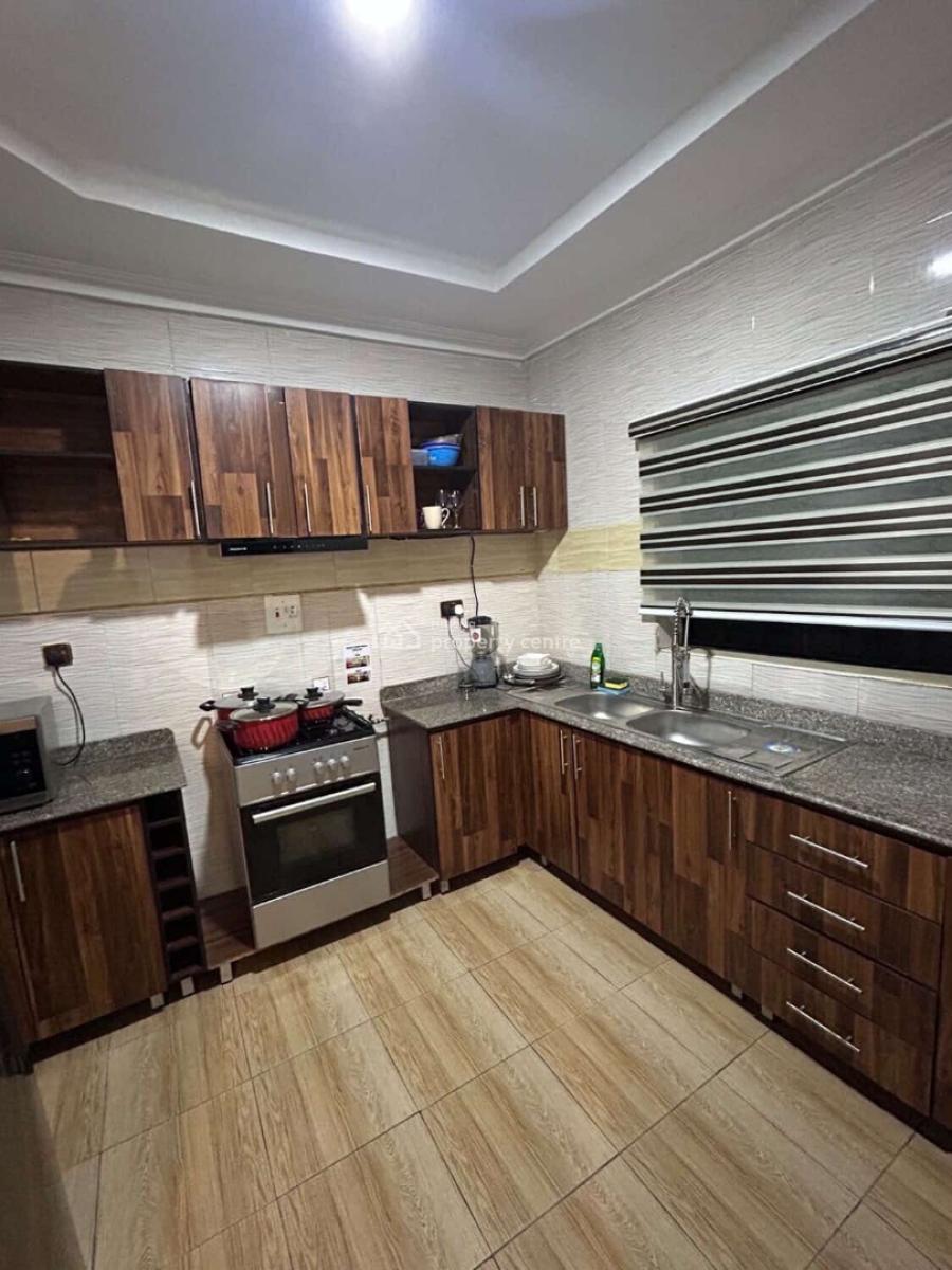 3 Bedroom Apartments, Ugbor G.r.a, Benin, Oredo, Edo, Flat / Apartment Short Let