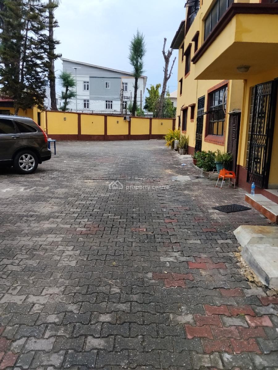 Three Bedroom Flat, Lekki Phase 1, Lekki, Lagos, Flat / Apartment for Rent