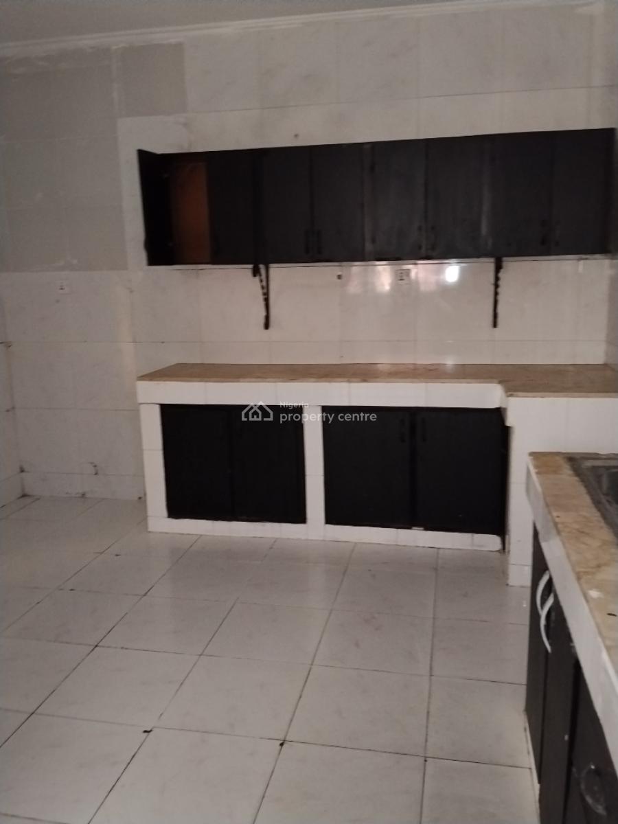 Three Bedroom Flat, Lekki Phase 1, Lekki, Lagos, Flat / Apartment for Rent