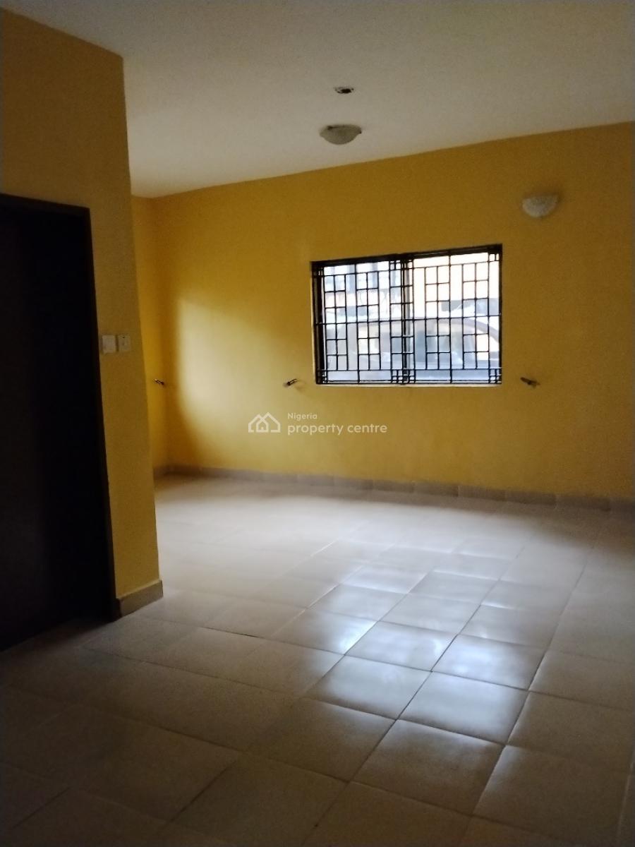 Three Bedroom Flat, Lekki Phase 1, Lekki, Lagos, Flat / Apartment for Rent