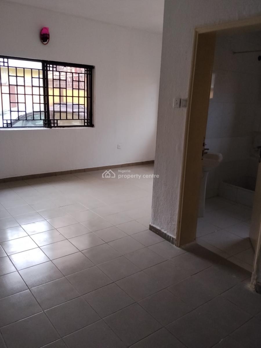 Three Bedroom Flat, Lekki Phase 1, Lekki, Lagos, Flat / Apartment for Rent