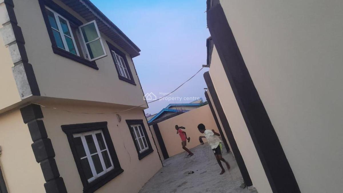 Two Units of 3bedrooms and 4bedrooms Duplex on Same Building, Unilagos Estate B/hide Lkorodu High School Apeke,sabo, Ikorodu, Lagos, Block of Flats for Sale