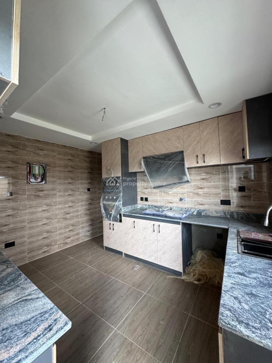 3 Bedroom Apartment, Yaba, Lagos, Block of Flats for Sale