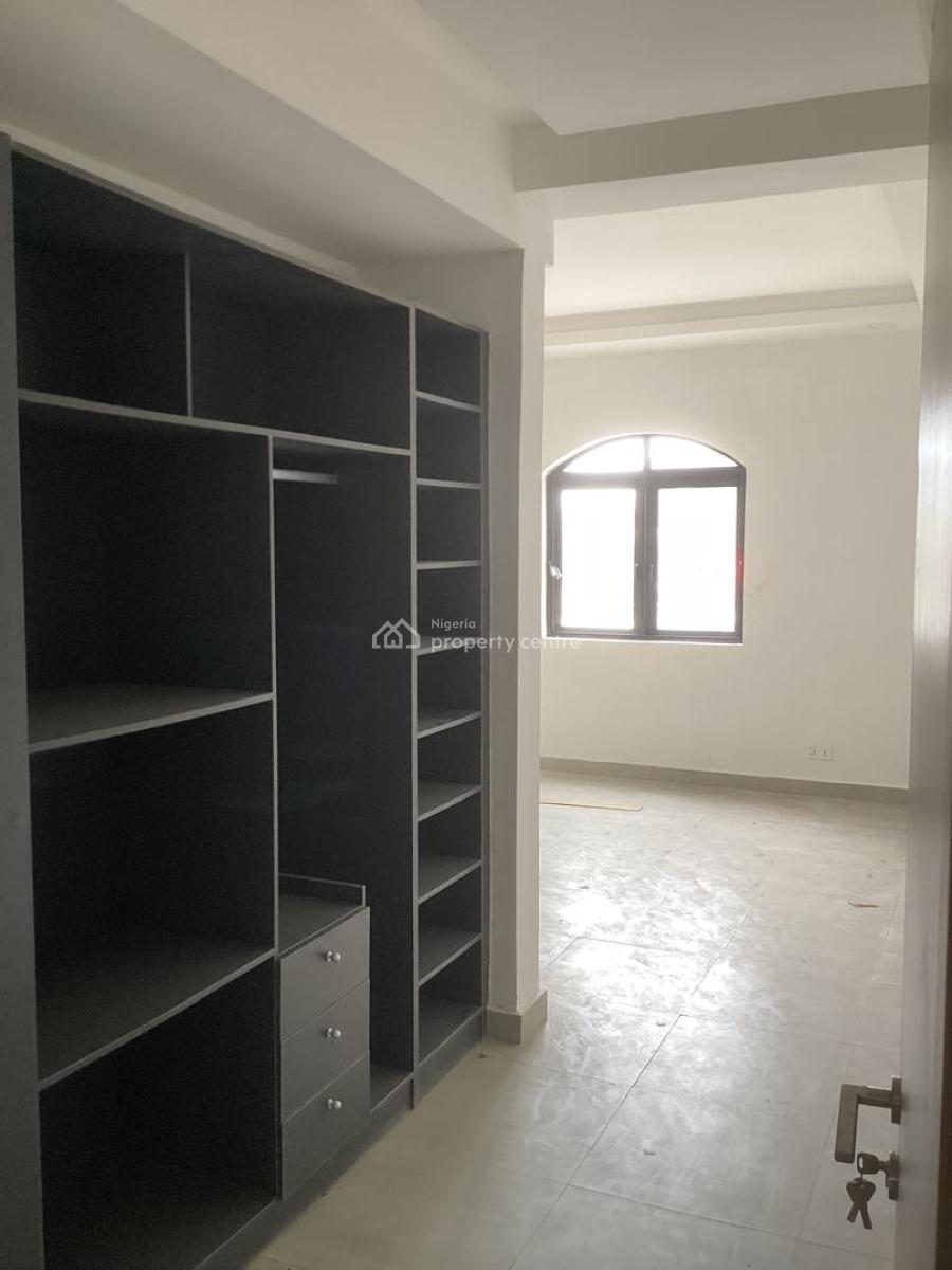 Newly Out  Brand New Luxurious 2/3 Bedroom Flat in Phase One with a Bq, Off Admiralty, Lekki Phase 1, Lekki, Lagos, Flat / Apartment for Rent