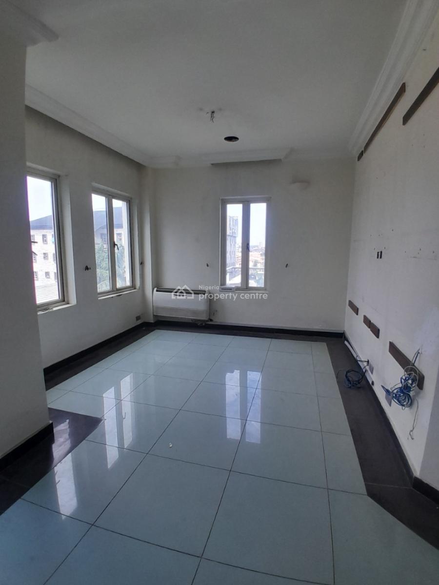 Two Bedrooms with a Room Bq, Off Yusuf Abiodun Street, Oniru, Victoria Island (vi), Lagos, Flat / Apartment for Rent