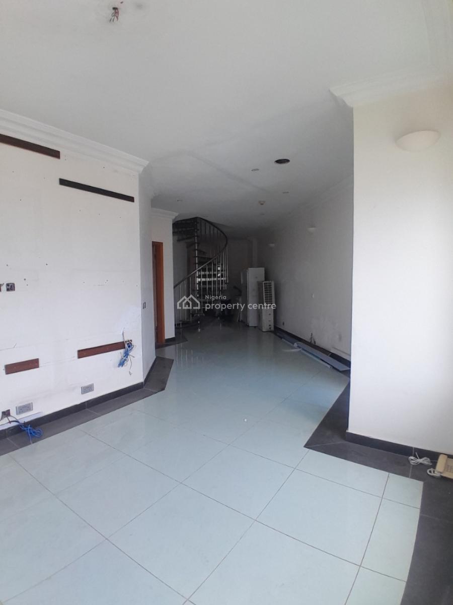 Two Bedrooms with a Room Bq, Off Yusuf Abiodun Street, Oniru, Victoria Island (vi), Lagos, Flat / Apartment for Rent