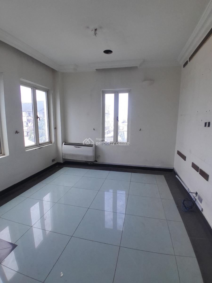 Two Bedrooms with a Room Bq, Off Yusuf Abiodun Street, Oniru, Victoria Island (vi), Lagos, Flat / Apartment for Rent