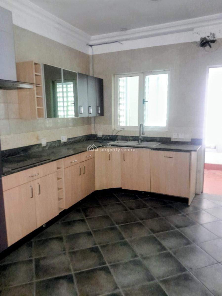 Two Bedrooms with a Room Bq, Off Yusuf Abiodun Street, Oniru, Victoria Island (vi), Lagos, Flat / Apartment for Rent