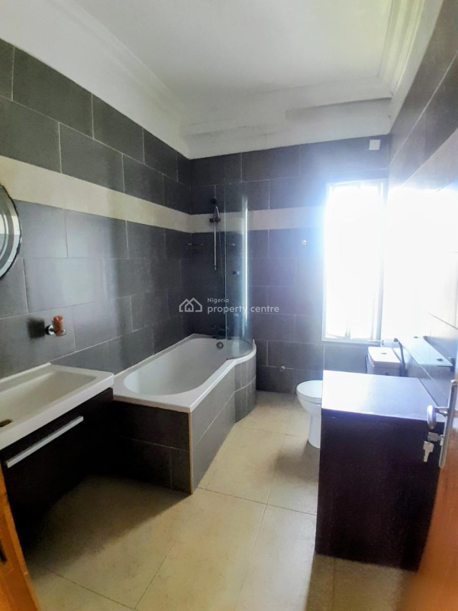 Two Bedrooms with a Room Bq, Off Yusuf Abiodun Street, Oniru, Victoria Island (vi), Lagos, Flat / Apartment for Rent