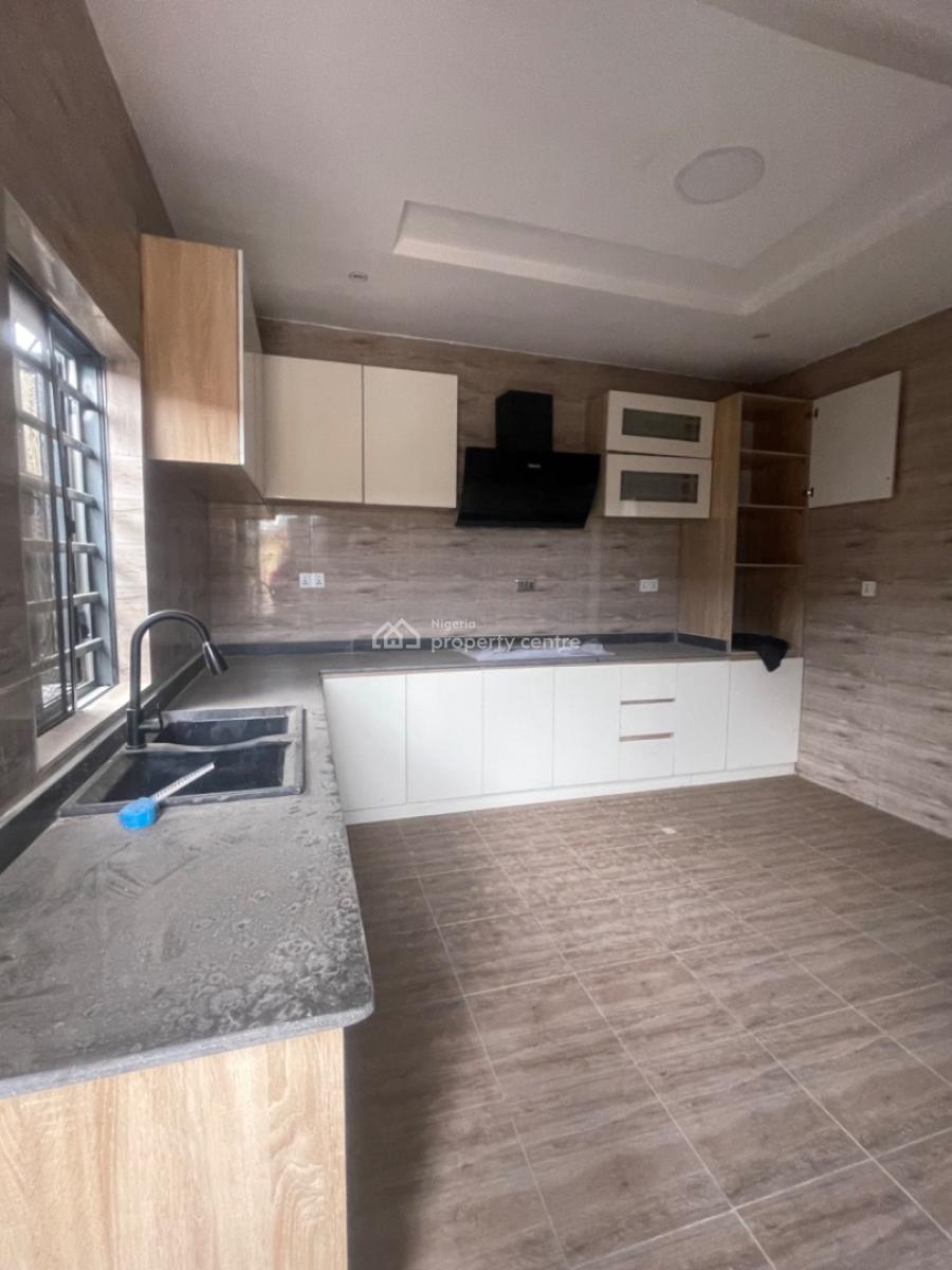 4 Bedroom Spacious House with a Bq, Anthony Maryland, Maryland, Lagos, Semi-detached Duplex for Sale