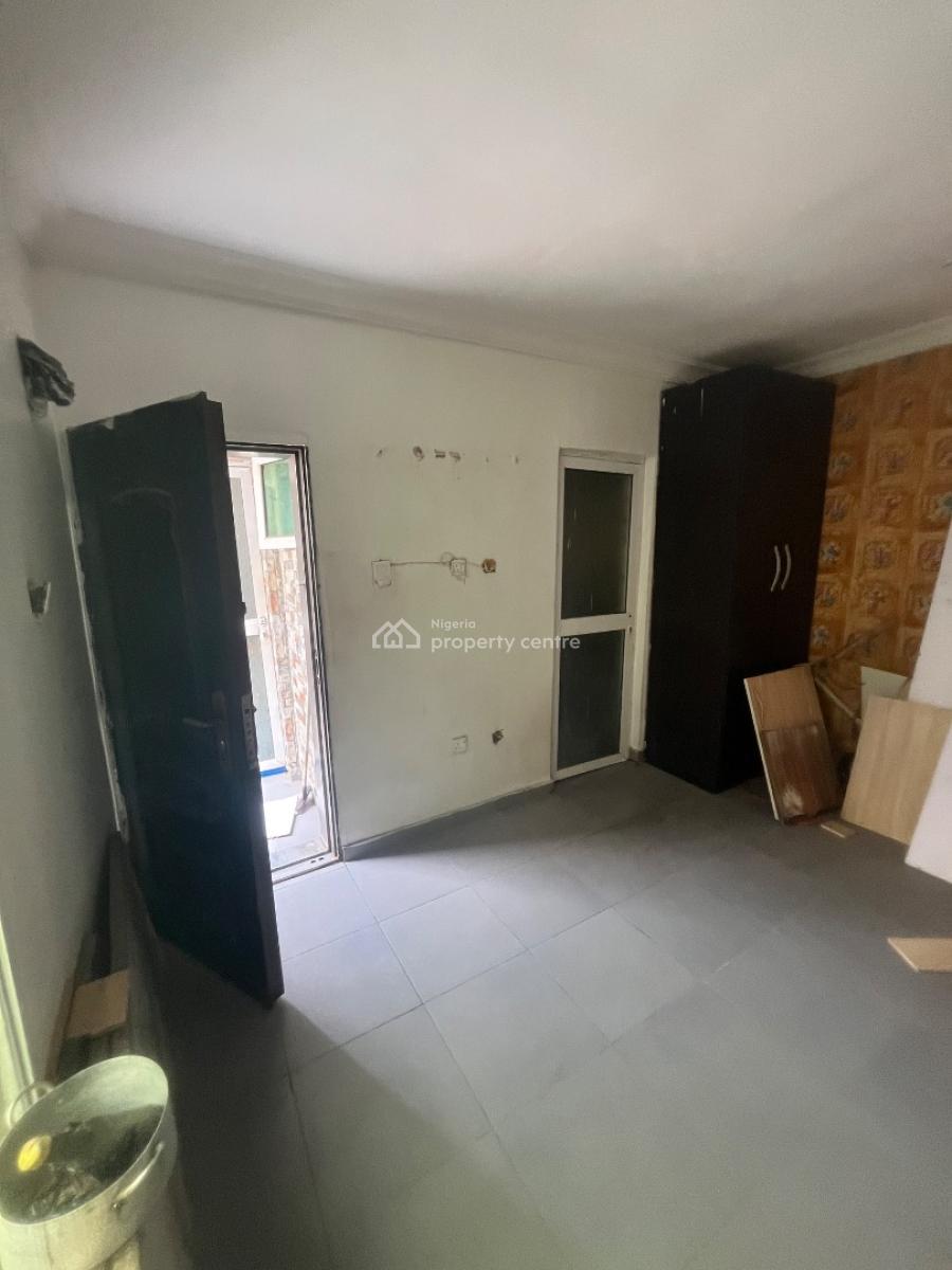 Luxury Self Contain in a Service Compound, Lekki Scheme 2 Abraham Adesanya, Ajah, Lagos, Self Contain (single Rooms) for Rent