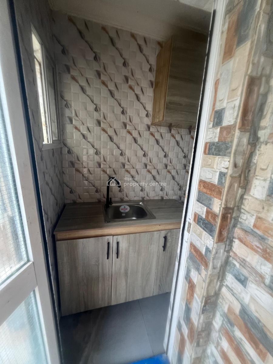 Luxury Self Contain in a Service Compound, Lekki Scheme 2 Abraham Adesanya, Ajah, Lagos, Self Contain (single Rooms) for Rent