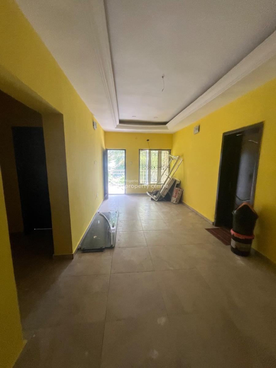 Well Ventilated Spacious Single Room Shared Apartment Kitchen Only to, Lekki Scheme 2 Abraham Adesanya, Ajah, Lagos, Self Contain (single Rooms) for Rent