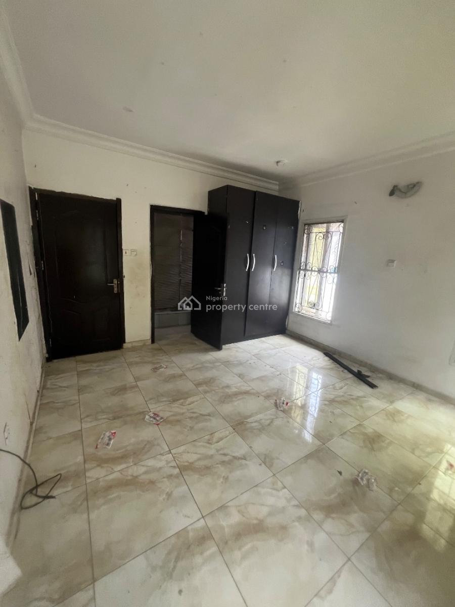 Well Ventilated Spacious Single Room Shared Apartment Kitchen Only to, Lekki Scheme 2 Abraham Adesanya, Ajah, Lagos, Self Contain (single Rooms) for Rent