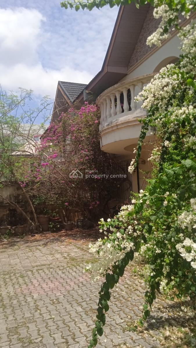 Twin Duplex of 5bedroom Detached Duplex in Need of Renovations, Off Admiralty Way, Lekki Phase 1, Lekki, Lagos, Semi-detached Duplex for Rent