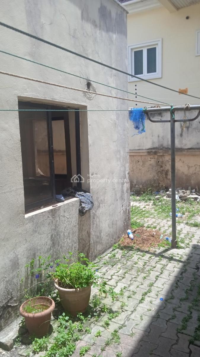 Twin Duplex of 5bedroom Detached Duplex in Need of Renovations, Off Admiralty Way, Lekki Phase 1, Lekki, Lagos, Semi-detached Duplex for Rent