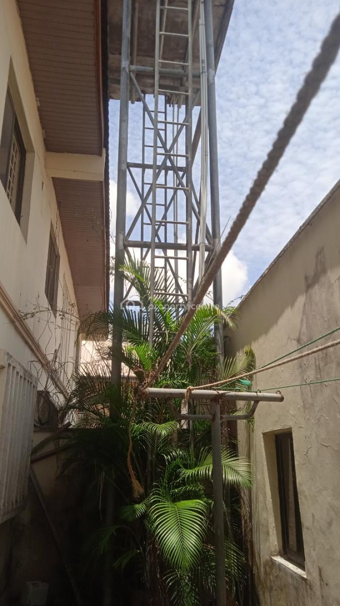 Twin Duplex of 5bedroom Detached Duplex in Need of Renovations, Off Admiralty Way, Lekki Phase 1, Lekki, Lagos, Semi-detached Duplex for Rent