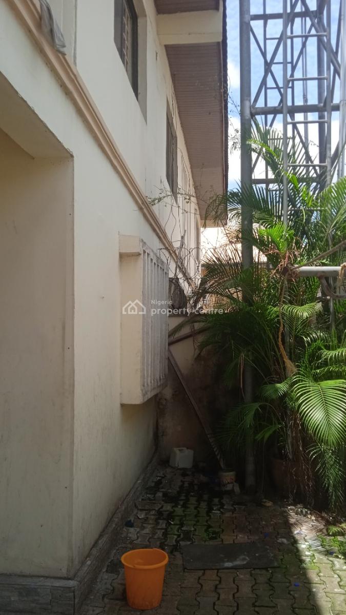 Twin Duplex of 5bedroom Detached Duplex in Need of Renovations, Off Admiralty Way, Lekki Phase 1, Lekki, Lagos, Semi-detached Duplex for Rent