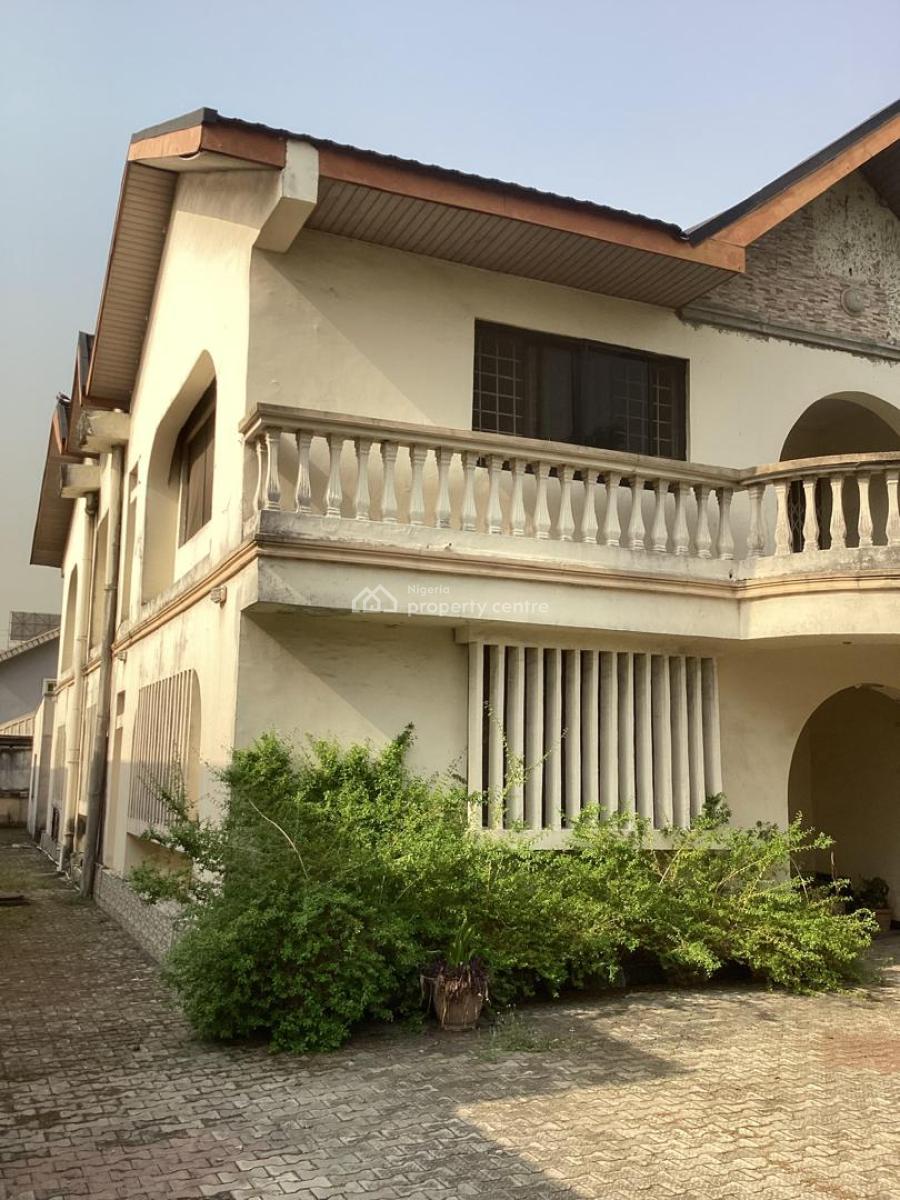 Twin Duplex of 5bedroom Detached Duplex in Need of Renovations, Off Admiralty Way, Lekki Phase 1, Lekki, Lagos, Semi-detached Duplex for Rent