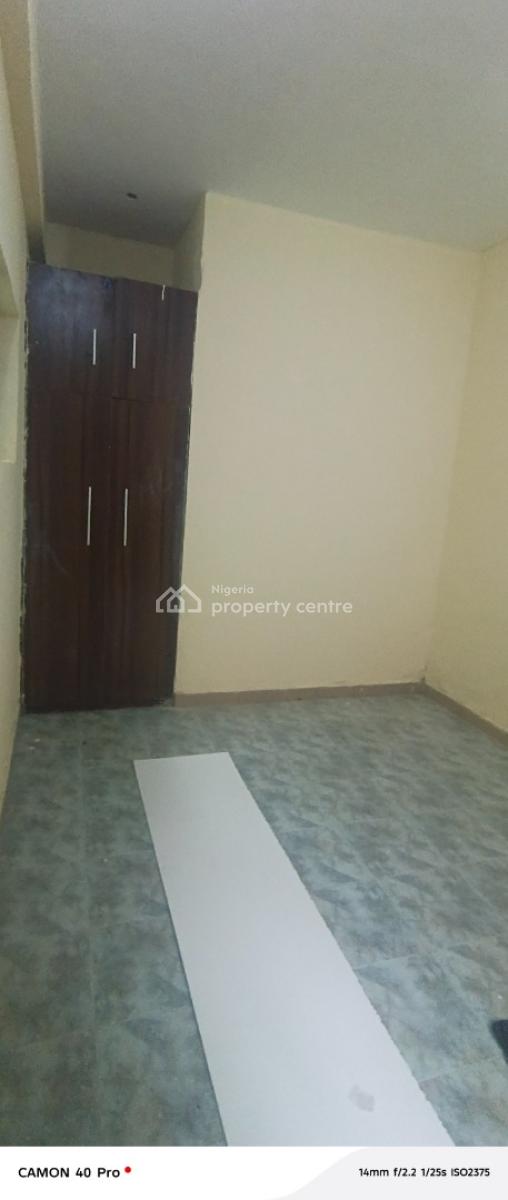 3 Bedroom Flat Ground Floor in New Road Area, Off Alpha Beach Road, New Road Bus Stop, Lekki, Lagos, Flat / Apartment for Rent