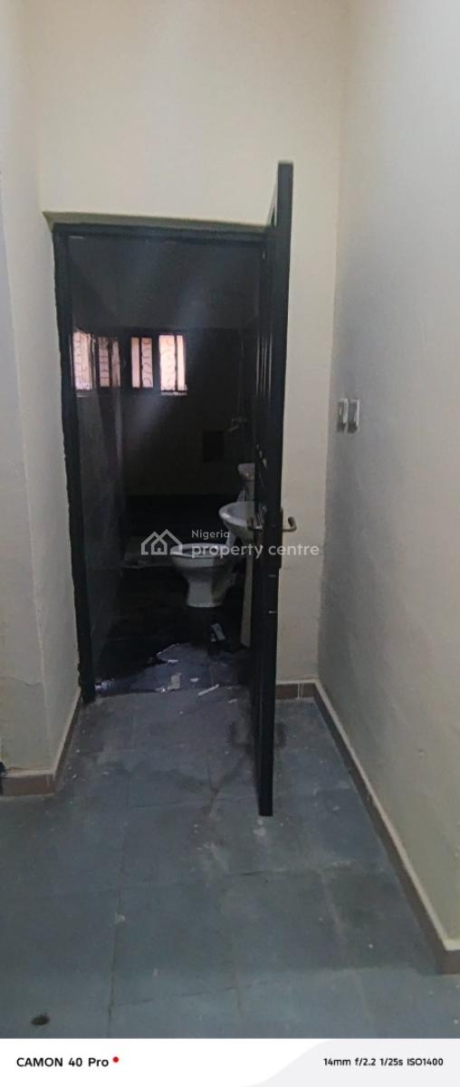 3 Bedroom Flat Ground Floor in New Road Area, Off Alpha Beach Road, New Road Bus Stop, Lekki, Lagos, Flat / Apartment for Rent