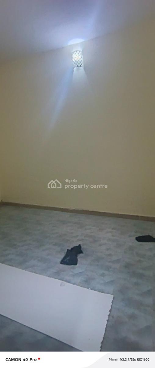 3 Bedroom Flat Ground Floor in New Road Area, Off Alpha Beach Road, New Road Bus Stop, Lekki, Lagos, Flat / Apartment for Rent