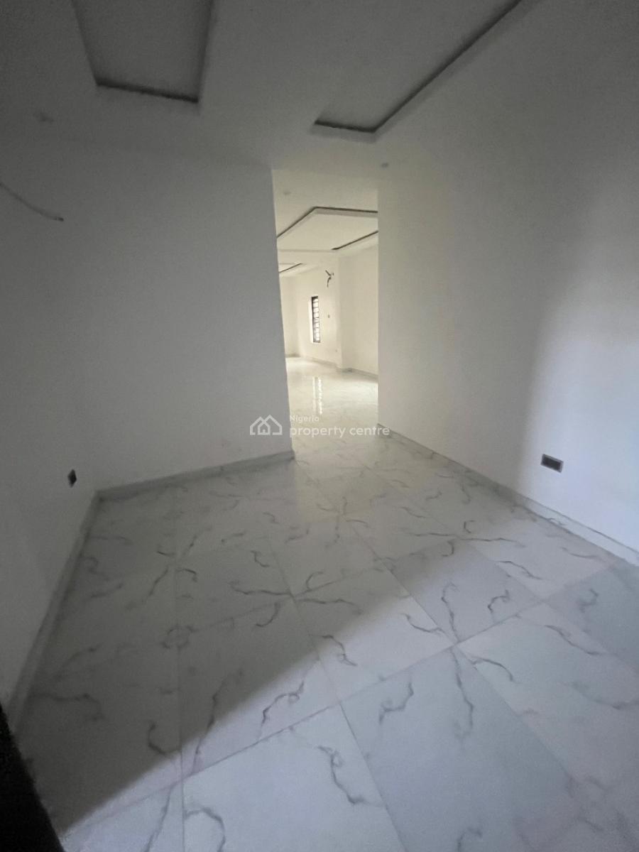 Luxury 2 Bedroom Flat Upstairs, Mobil Road Ilaje, Ajah, Lagos, Flat / Apartment for Rent