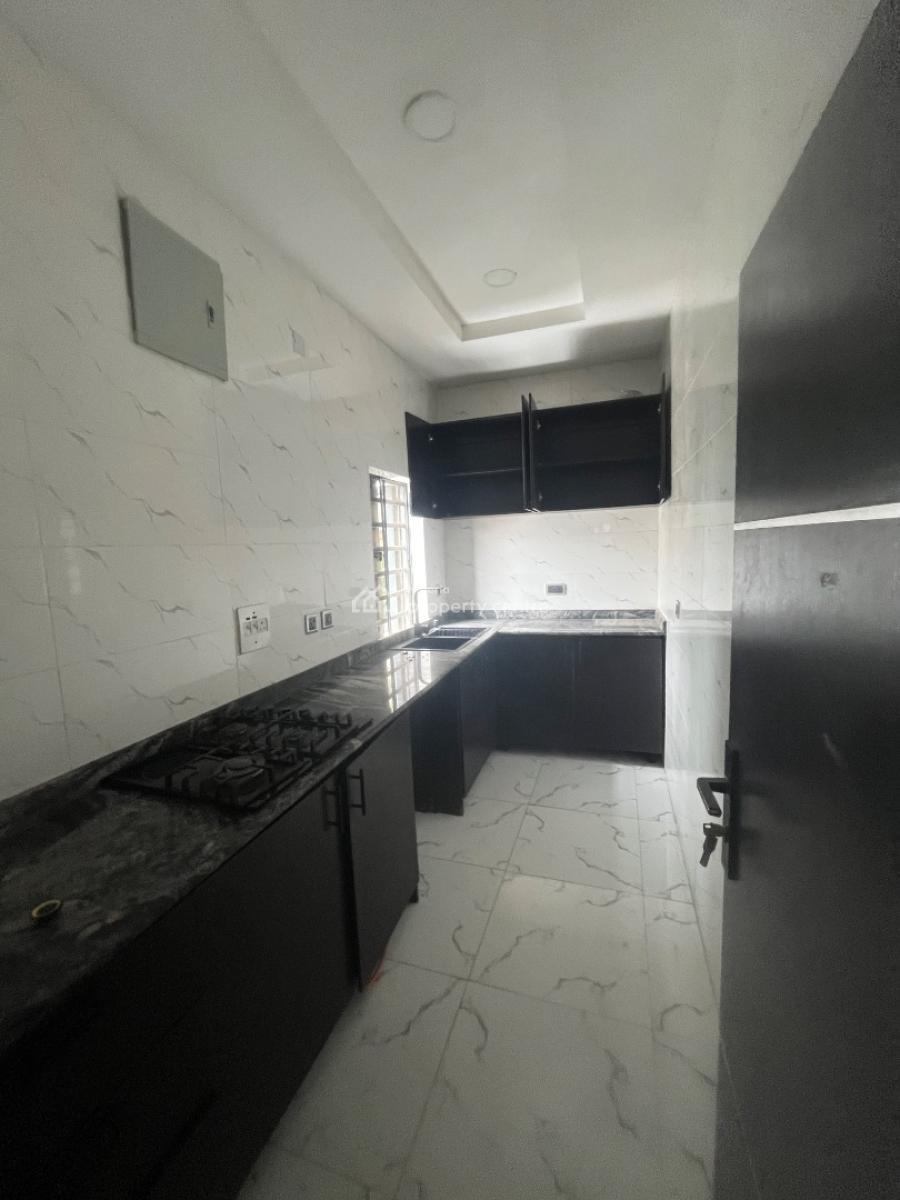 Luxury 2 Bedroom Flat Upstairs, Mobil Road Ilaje, Ajah, Lagos, Flat / Apartment for Rent