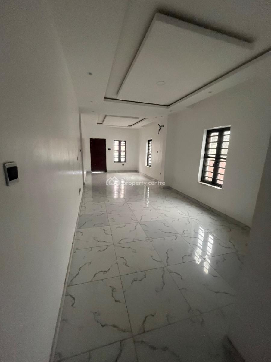 Luxury 2 Bedroom Flat Upstairs, Mobil Road Ilaje, Ajah, Lagos, Flat / Apartment for Rent