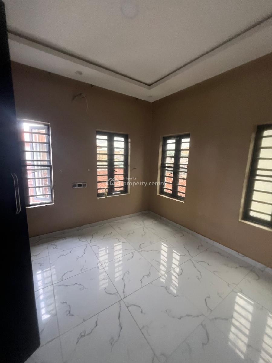 Luxury 2 Bedroom Flat Upstairs, Mobil Road Ilaje, Ajah, Lagos, Flat / Apartment for Rent
