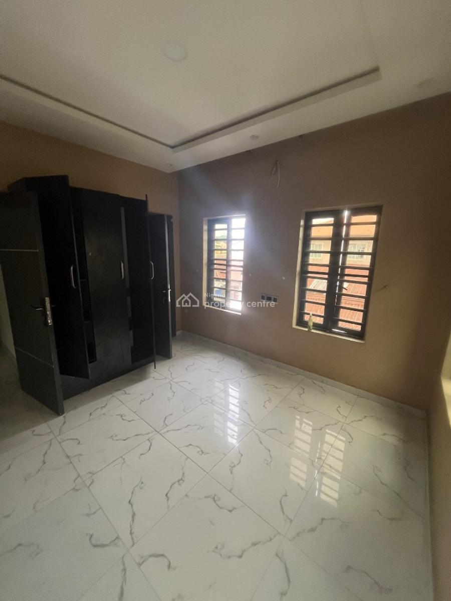 Luxury 2 Bedroom Flat Upstairs, Mobil Road Ilaje, Ajah, Lagos, Flat / Apartment for Rent