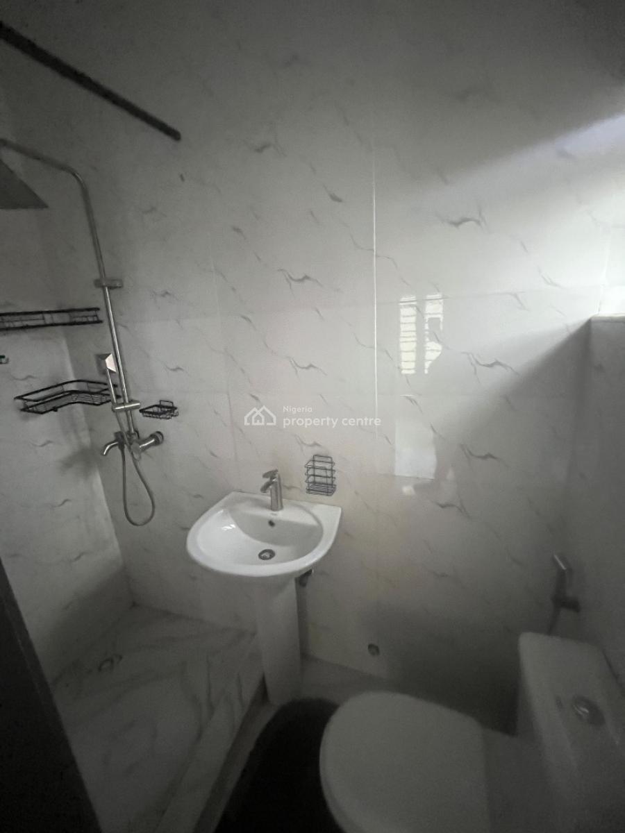 Luxury 2 Bedroom Flat Upstairs, Mobil Road Ilaje, Ajah, Lagos, Flat / Apartment for Rent