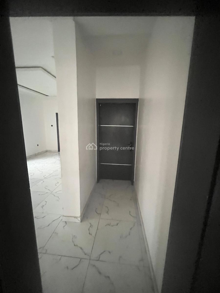 Luxury 2 Bedroom Flat Upstairs, Mobil Road Ilaje, Ajah, Lagos, Flat / Apartment for Rent