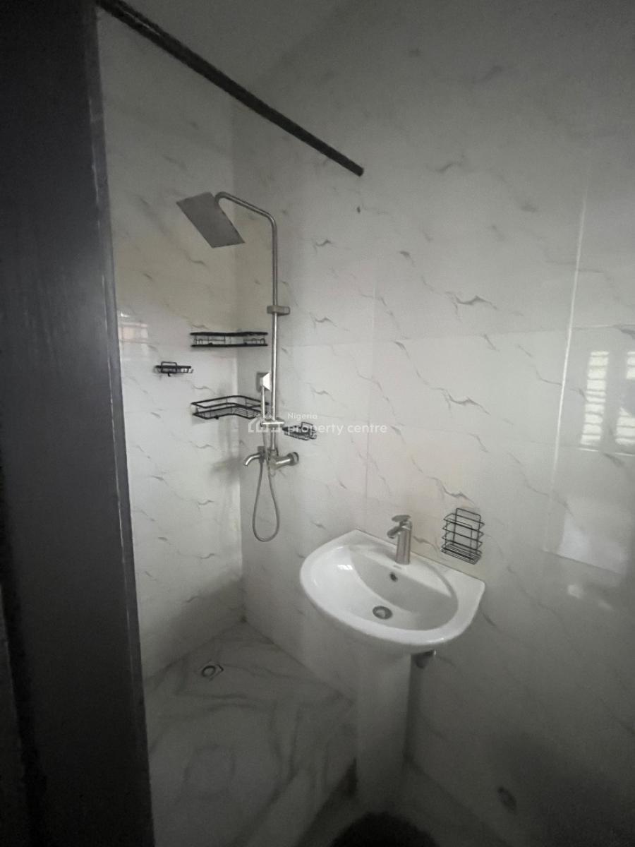 Luxury 2 Bedroom Flat Upstairs, Mobil Road Ilaje, Ajah, Lagos, Flat / Apartment for Rent