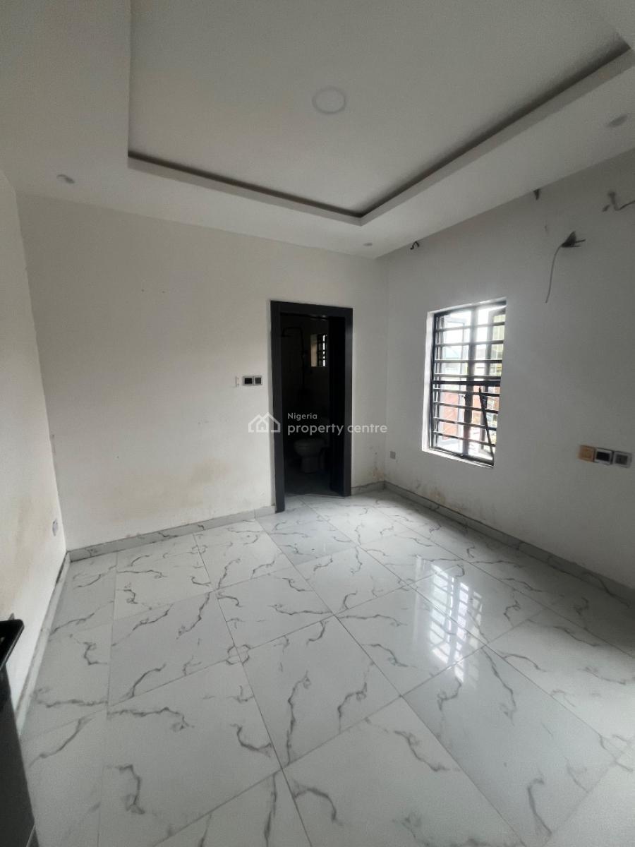 Luxury 2 Bedroom Flat Upstairs, Mobil Road Ilaje, Ajah, Lagos, Flat / Apartment for Rent