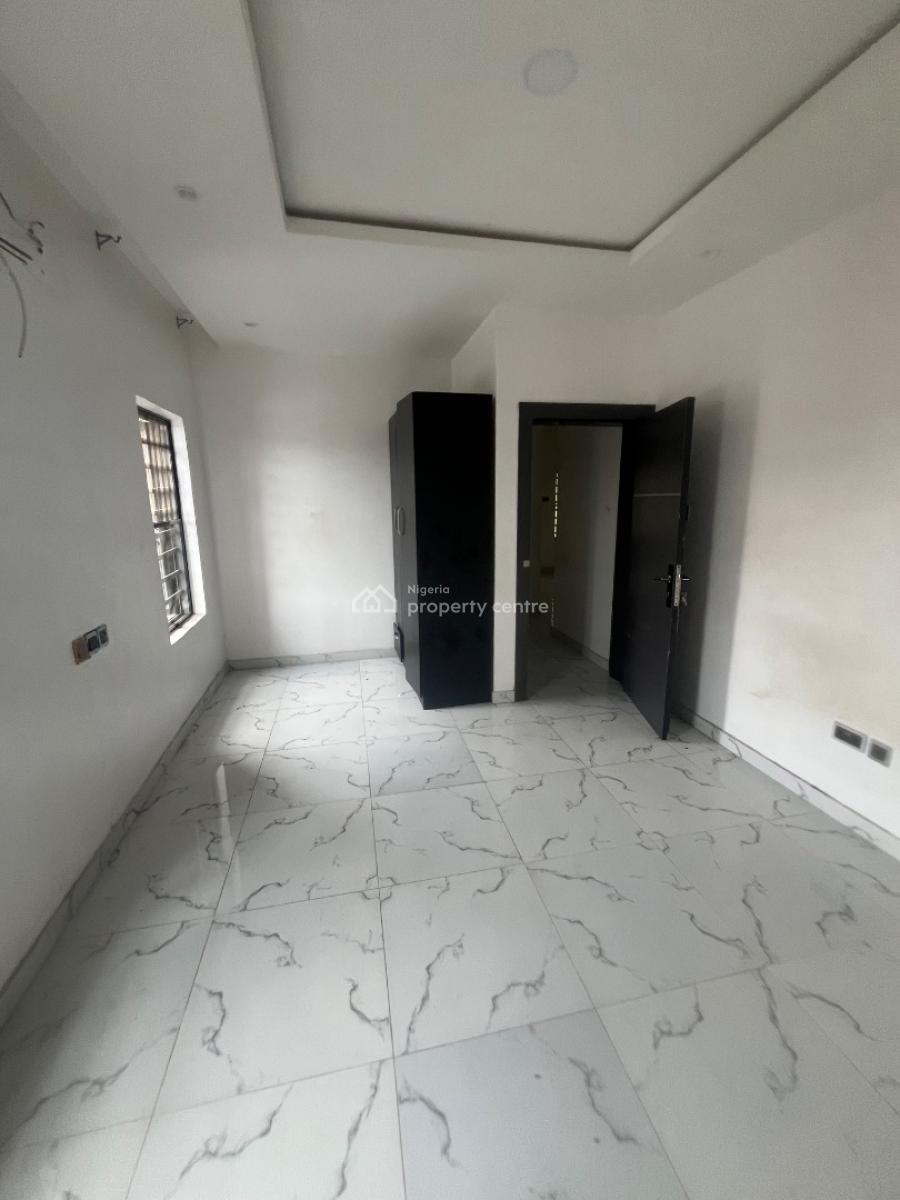 Luxury 2 Bedroom Flat Upstairs, Mobil Road Ilaje, Ajah, Lagos, Flat / Apartment for Rent