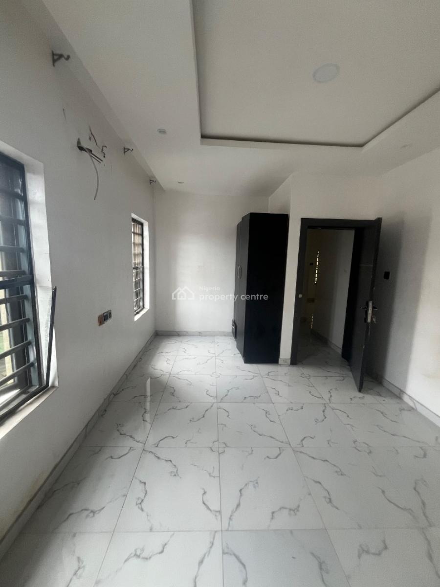 Luxury 2 Bedroom Flat Upstairs, Mobil Road Ilaje, Ajah, Lagos, Flat / Apartment for Rent