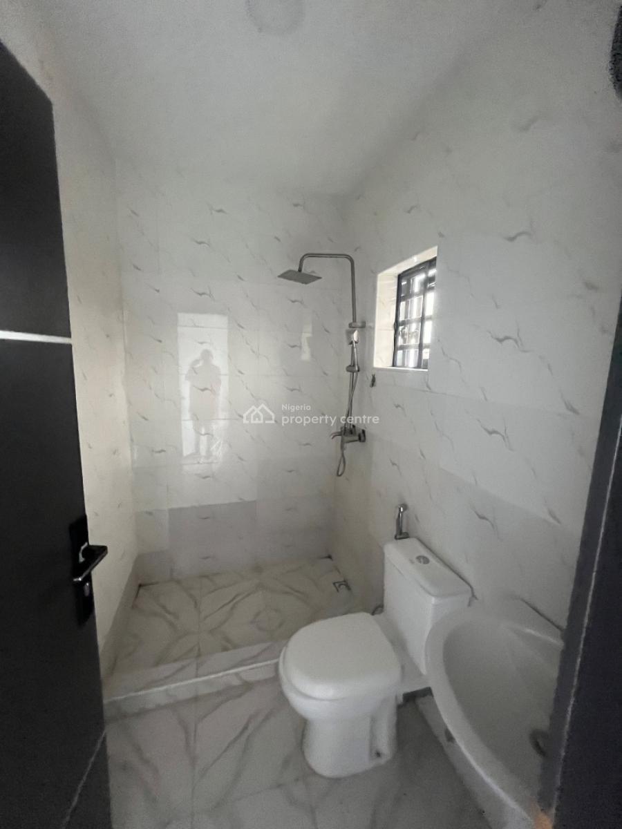 Luxury 2 Bedroom Flat Upstairs, Mobil Road Ilaje, Ajah, Lagos, Flat / Apartment for Rent